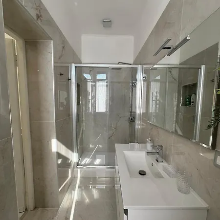 Apartment The White House Luisago
